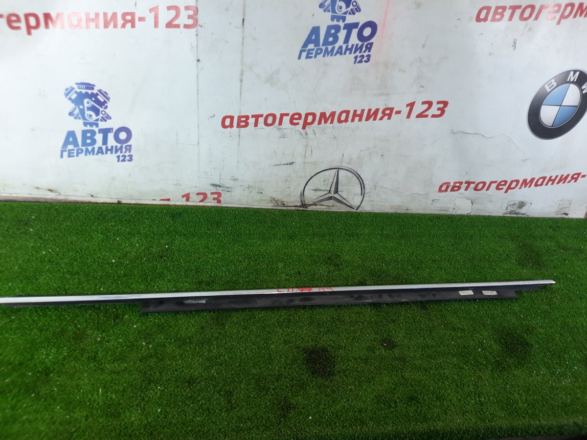 Молдинг двери передний левый Audi A4 2010 8K0853283 контрактная