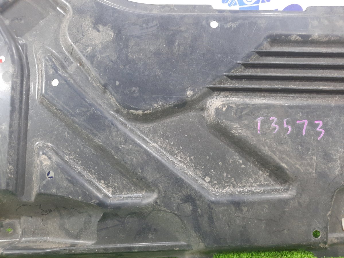 Защита антигравийная задняя правая GLA180 2015 X156 270.910
