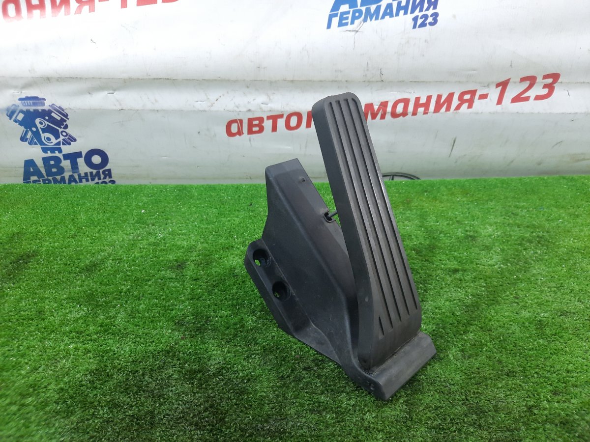 Педаль газа Mercedes GLK300 2010 X204 272.948 A2043000304 контрактная