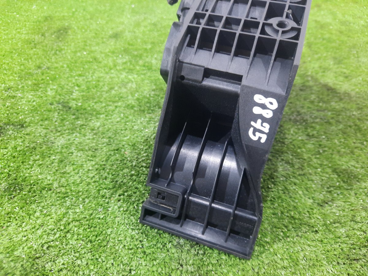 Педаль газа GLK300 2010 X204 272.948