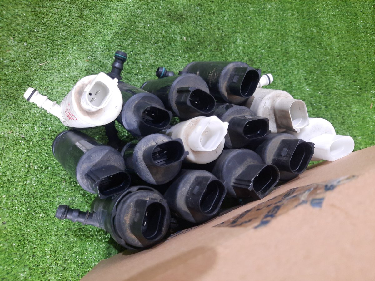 Насос омывателя фар С200 2014 W204 Насос омывателя фар С200 2014 W204