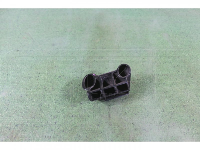 Крепление бампера заднее левое LEXUS GS460 URS190 1URFSE 52563-30070 контрактная