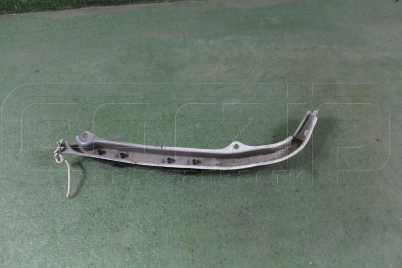 Планка под фару правая Toyota Harrier MCU15W