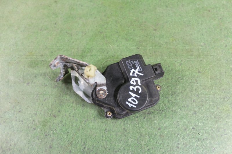 Запчасть активатор замка двери задний правый Mitsubishi LANCER EVOLUTION CN9A MR135576 контрактная Активатор замка двери задний правый Mitsubishi LANCER EVOLUTION CN9A MR135576 контрактная