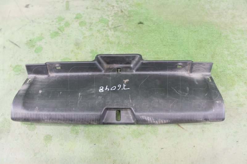 Накладка замка багажника Civic 2005 ES2 D15B Накладка замка багажника Civic 2005 ES2 D15B