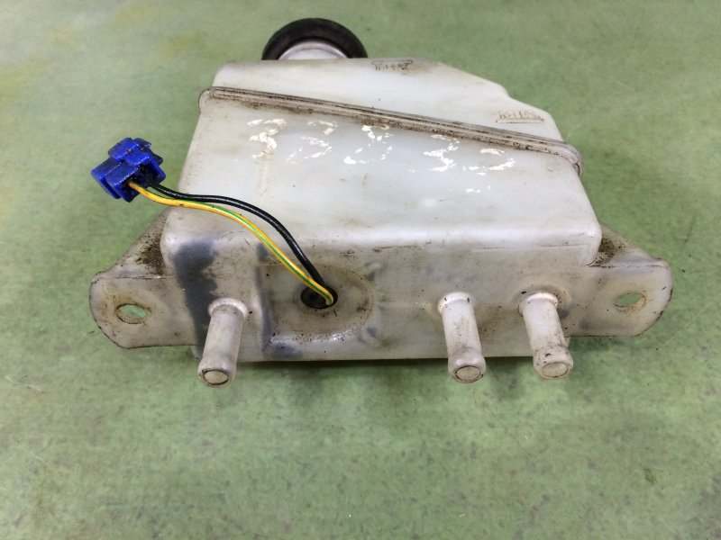 Бачок для тормозной жидкости Mitsubishi CANTER FG70EB-50040