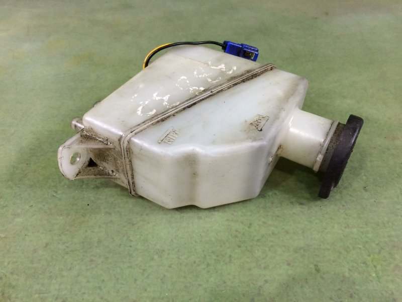 Бачок для тормозной жидкости CANTER FG70EB-50040