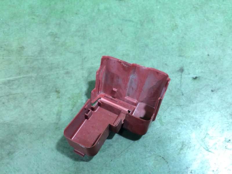 Крышка клеммы аккумулятора Toyota Passo KGC30 1KR
