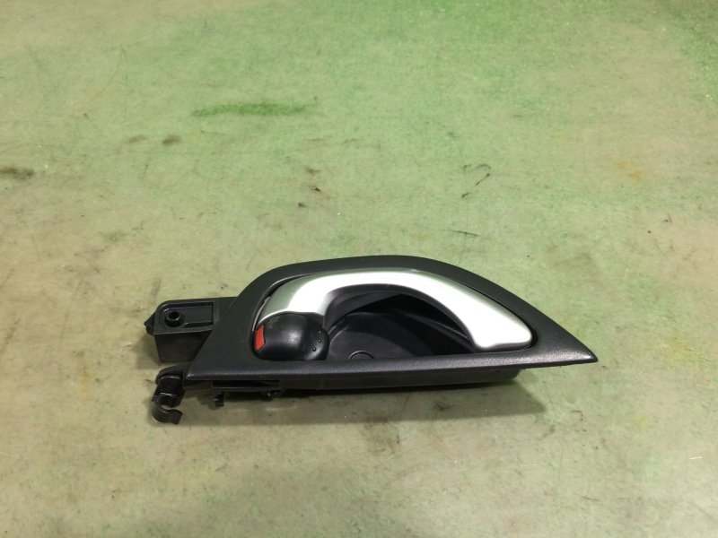 Ручка двери внутренняя передняя правая Honda Fit Shuttle 2012 GG7 L15A 72120-TF0-J11ZA контрактная