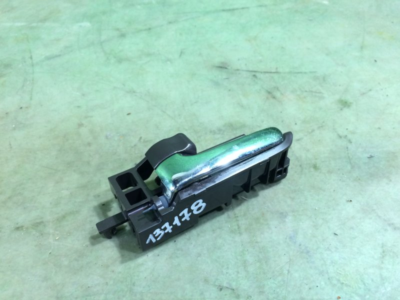 Ручка двери внутренняя задняя левая Passo 2016 KGC30 1KR Ручка двери внутренняя задняя левая Passo 2016 KGC30 1KR