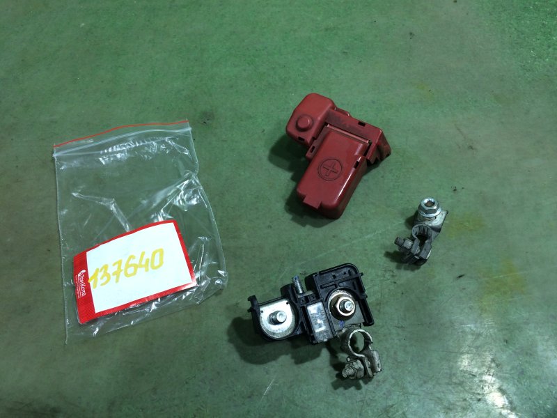Клемма аккумулятора Toyota Passo 2013 KGC30 1KR-FE 82621B1010 контрактная