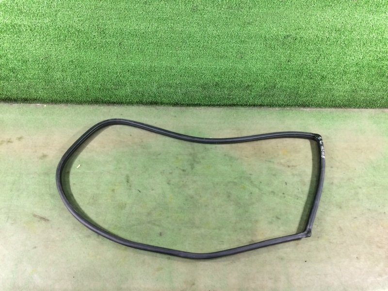 Уплотнительная резинка боковой двери задняя левая HONDA Fit Shuttle 2011 GG7 L15A 72855-TF0-003 контрактная