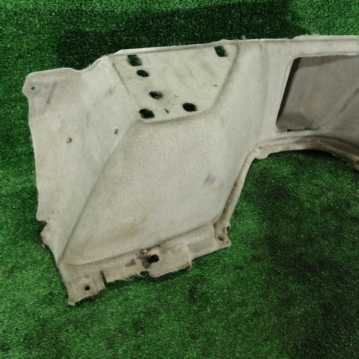 Обшивка багажника задняя правая RX300 1999 MCU15 1MZ