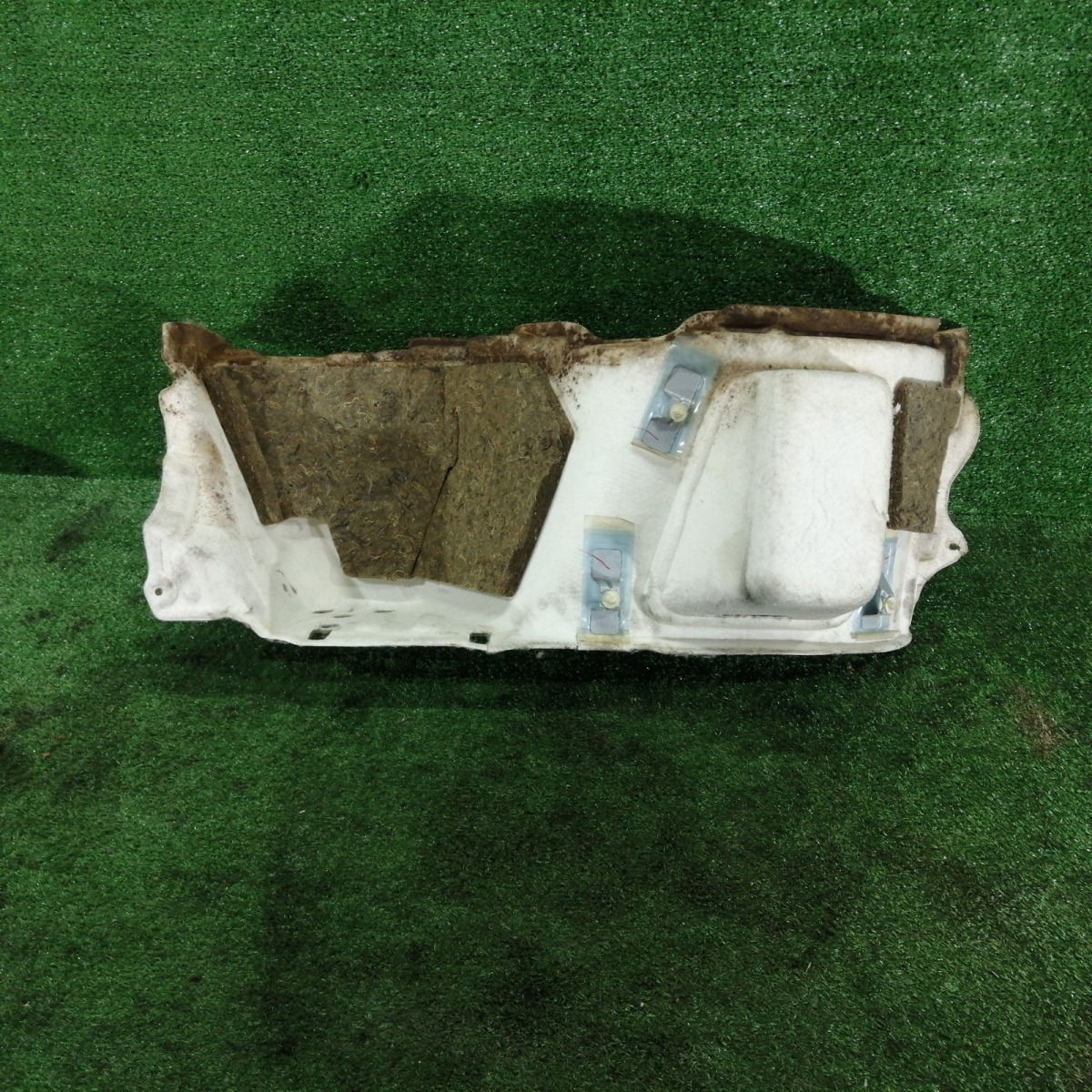 Обшивка багажника задняя правая RX300 1999 MCU15 1MZ