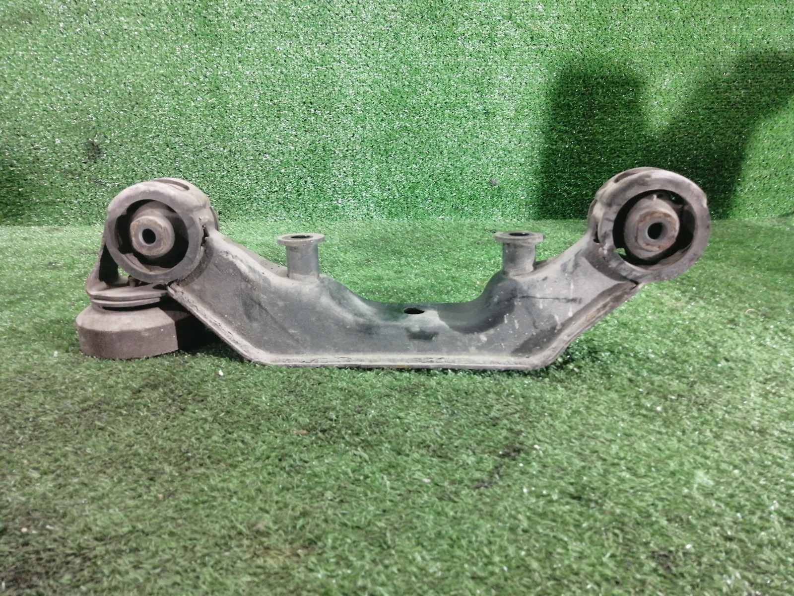 Опора заднего редуктора задняя LEXUS RX300 1999 MCU15 1MZ 52380-48010 контрактная