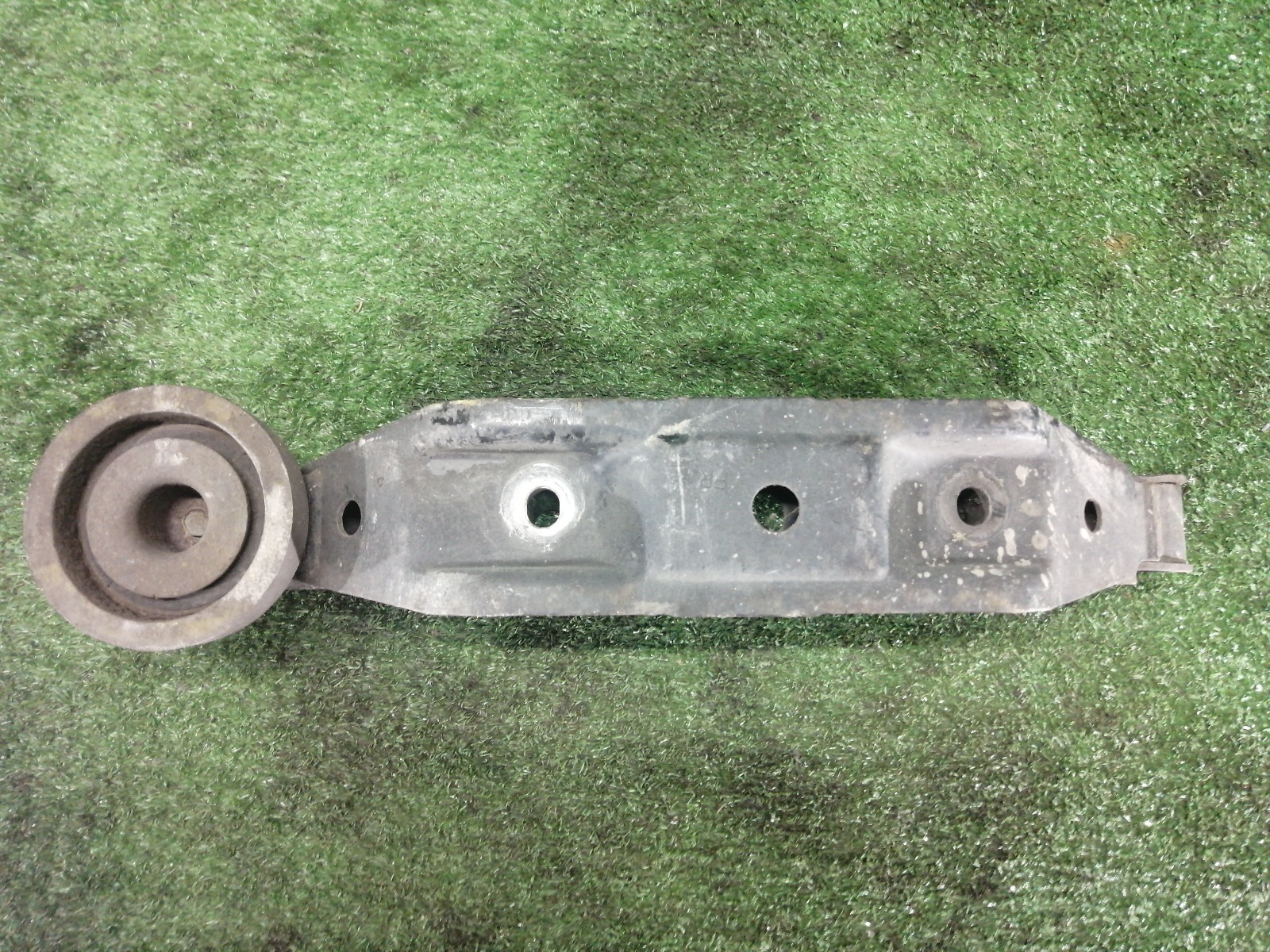Опора заднего редуктора задняя RX300 1999 MCU15 1MZ