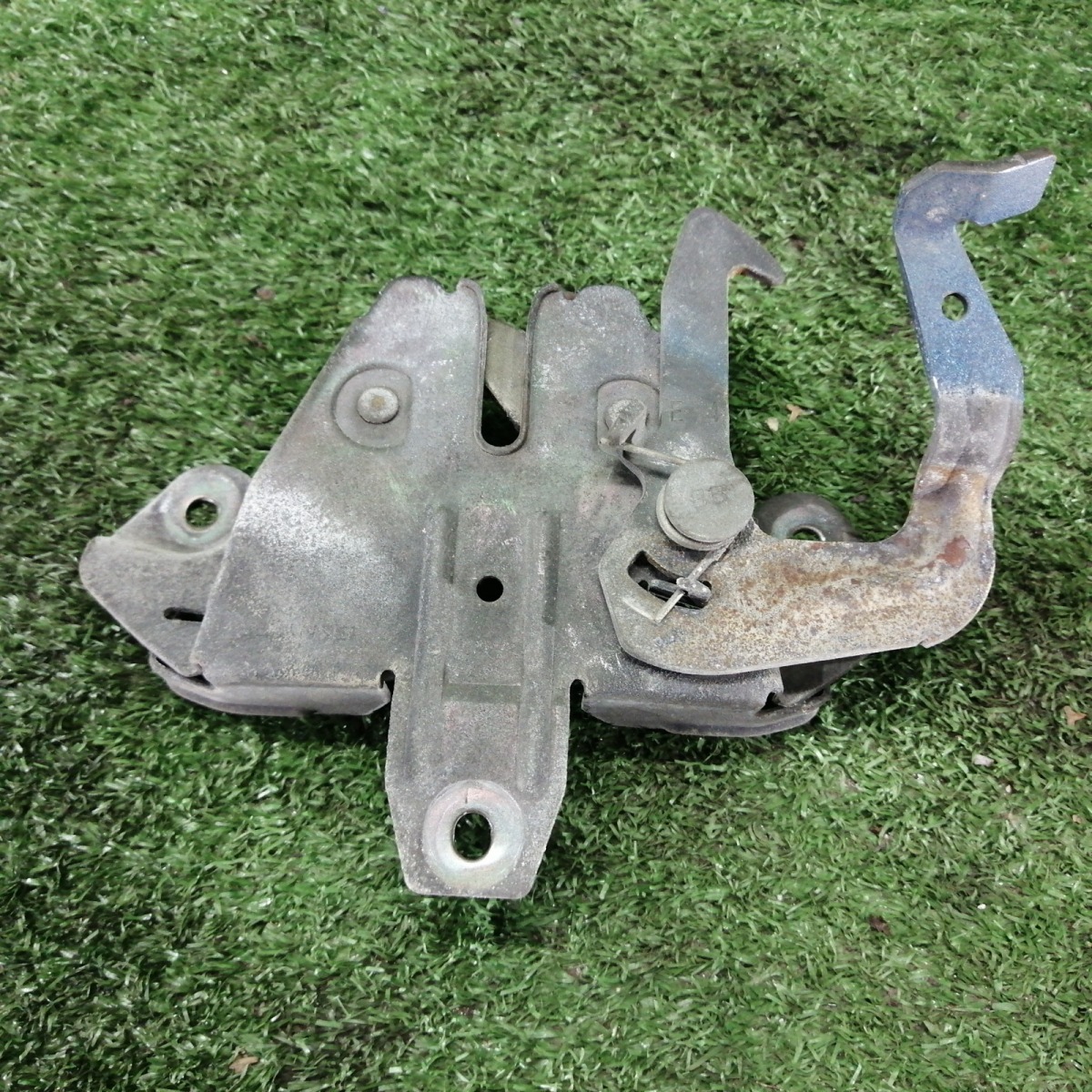Замок капота LEGNUM 1998 EC5W-0101131 6A13TT