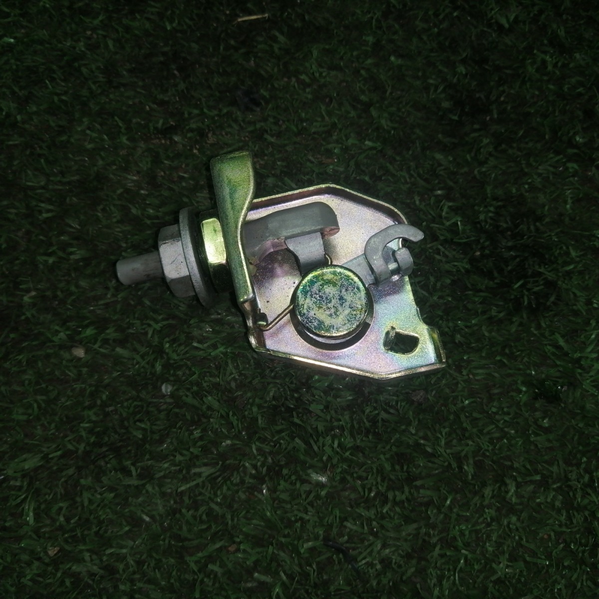 Запчасть замок лючка бензобака TOYOTA MARK II 1995 GX90 1G-FE 77037-22060 контрактная Замок лючка бензобака TOYOTA MARK II 1995 GX90 1G-FE 77037-22060 контрактная