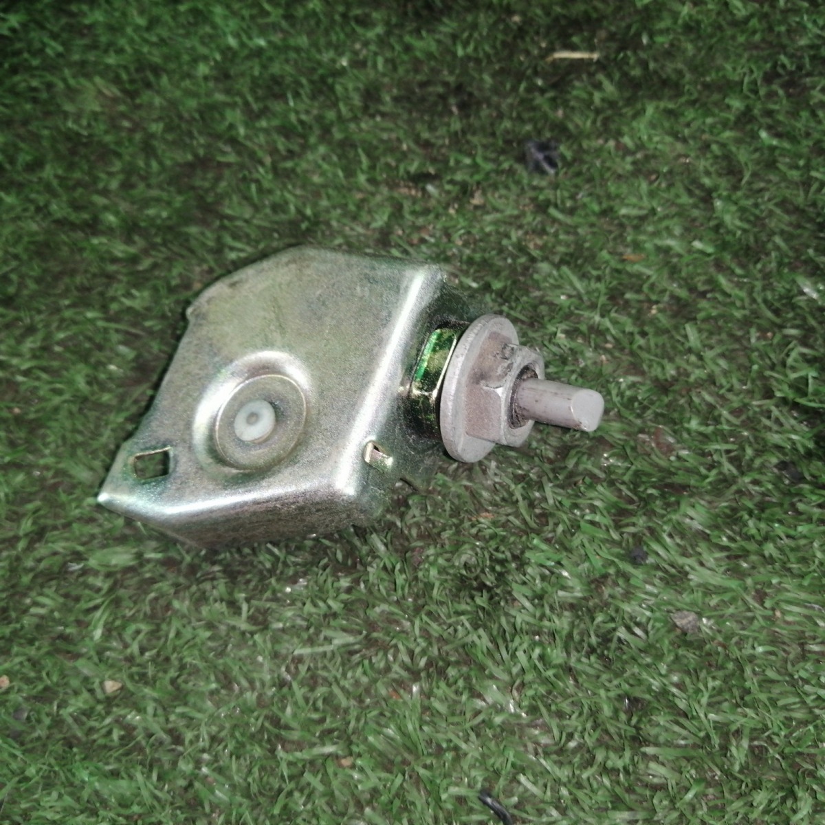 Замок лючка бензобака MARK II 1995 GX90 1G-FE Замок лючка бензобака MARK II 1995 GX90 1G-FE