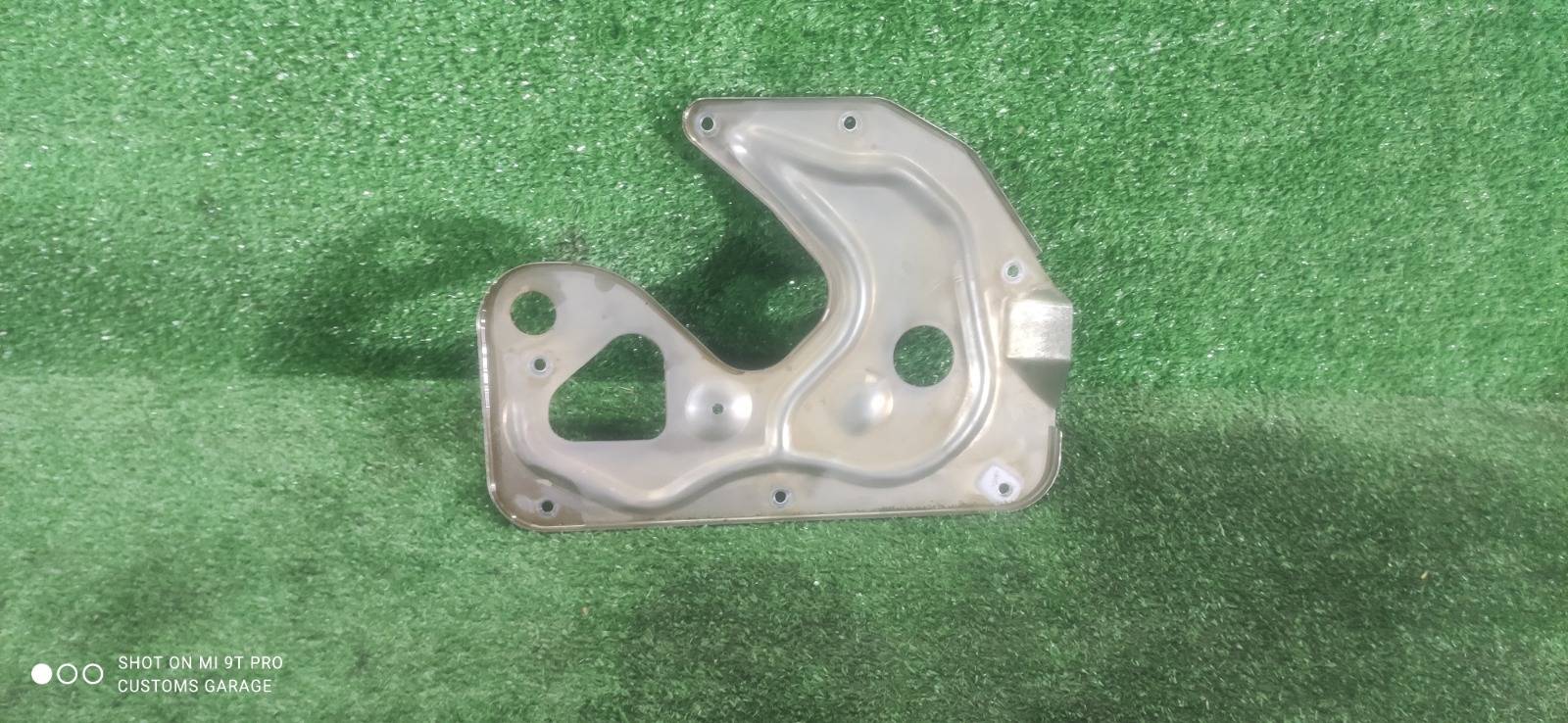 Маслоотражатель TOYOTA ALTEZZA GITA 2003 JCE10 2JZ-GE 12121-46010 контрактная