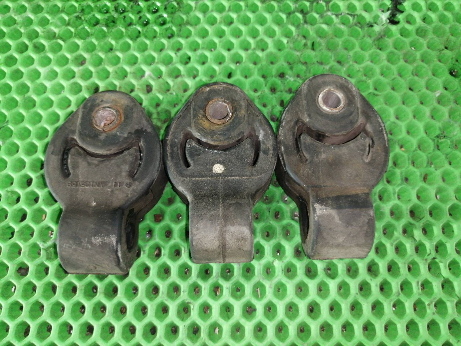 Запчасть резинка глушителя MITSUBISHI AIRTREK 2004 CU5W 4G69 MR529673 контрактная Резинка глушителя MITSUBISHI AIRTREK 2004 CU5W 4G69 MR529673 контрактная