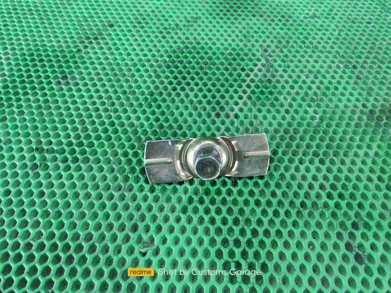 Крепление запасного колеса MITSUBISHI AIRTREK 2005 CU2W 4G63T MR403723 контрактная