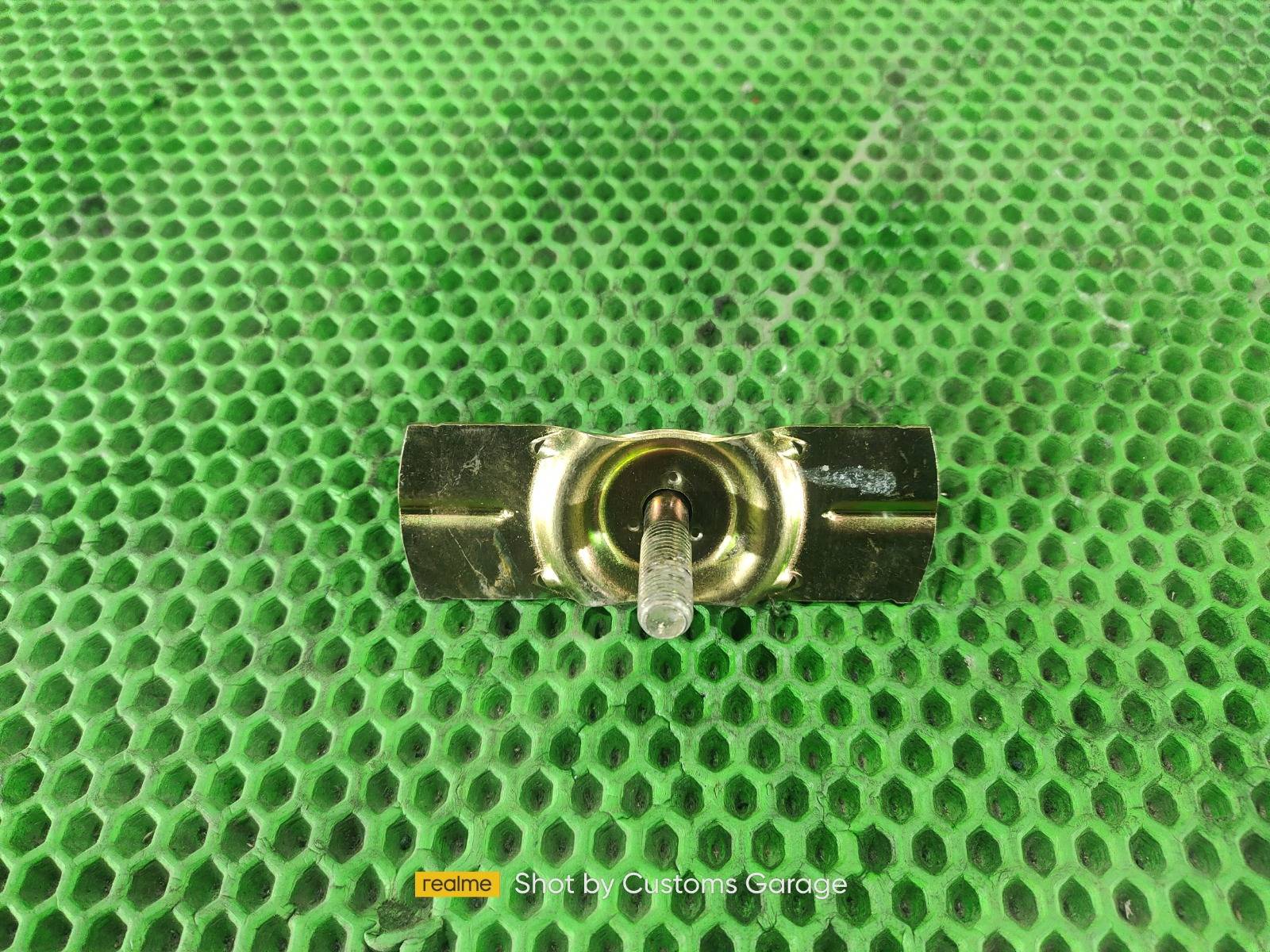 Крепление запасного колеса MITSUBISHI AIRTREK CU2W 4G63T