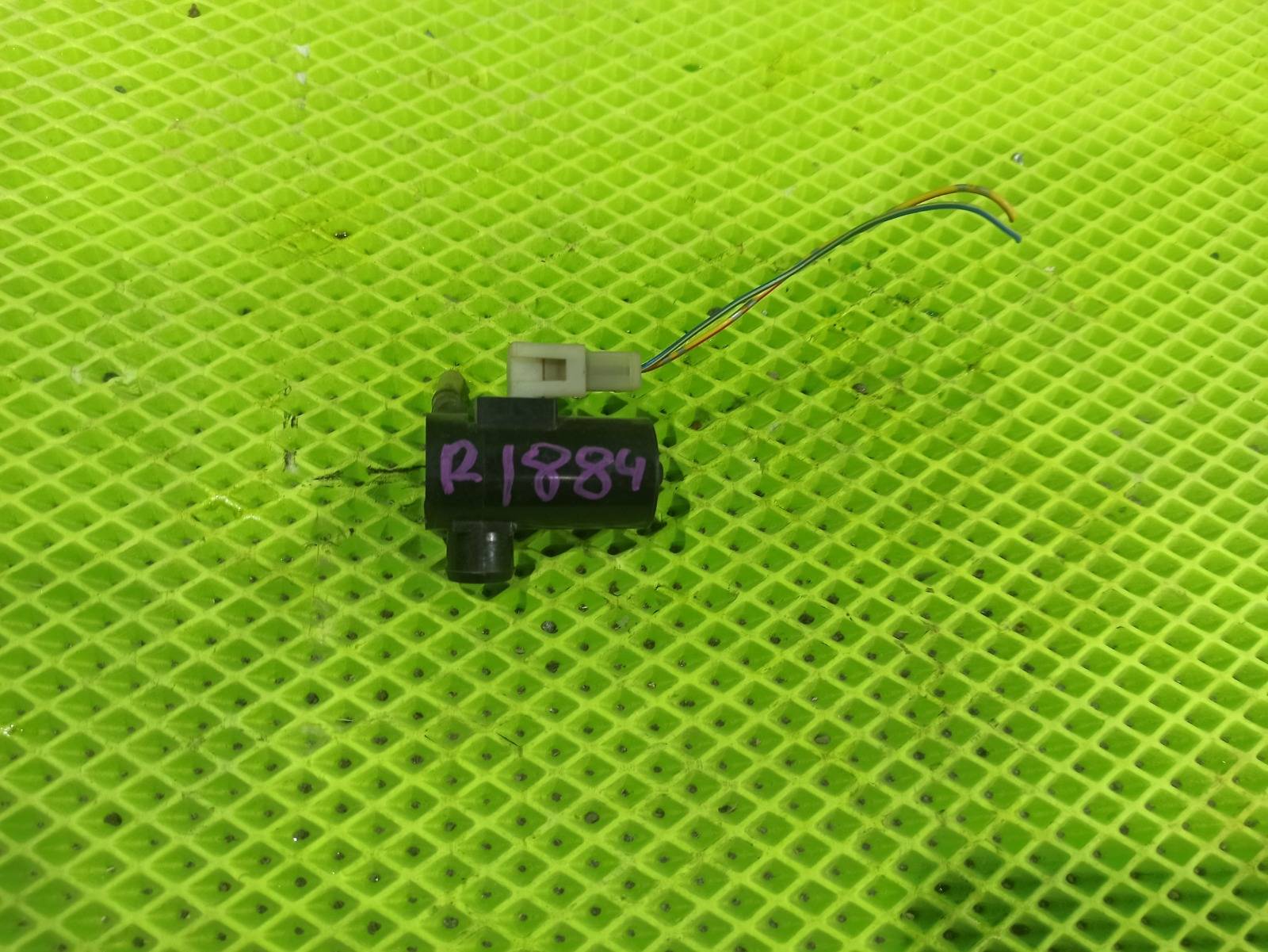 Насос омывателя Suzuki Escudo 2005 TD94W H27A 3841065J10 контрактная