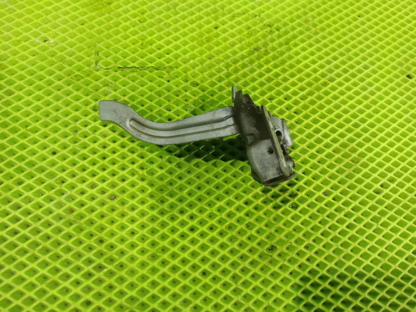 Замок капота Suzuki Escudo TD94W H27A