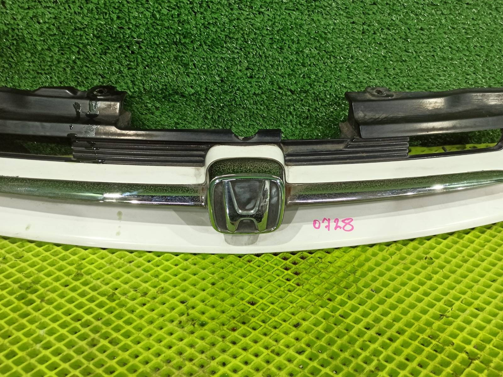 Решетка радиатора передняя Honda Torneo CL3 F20B