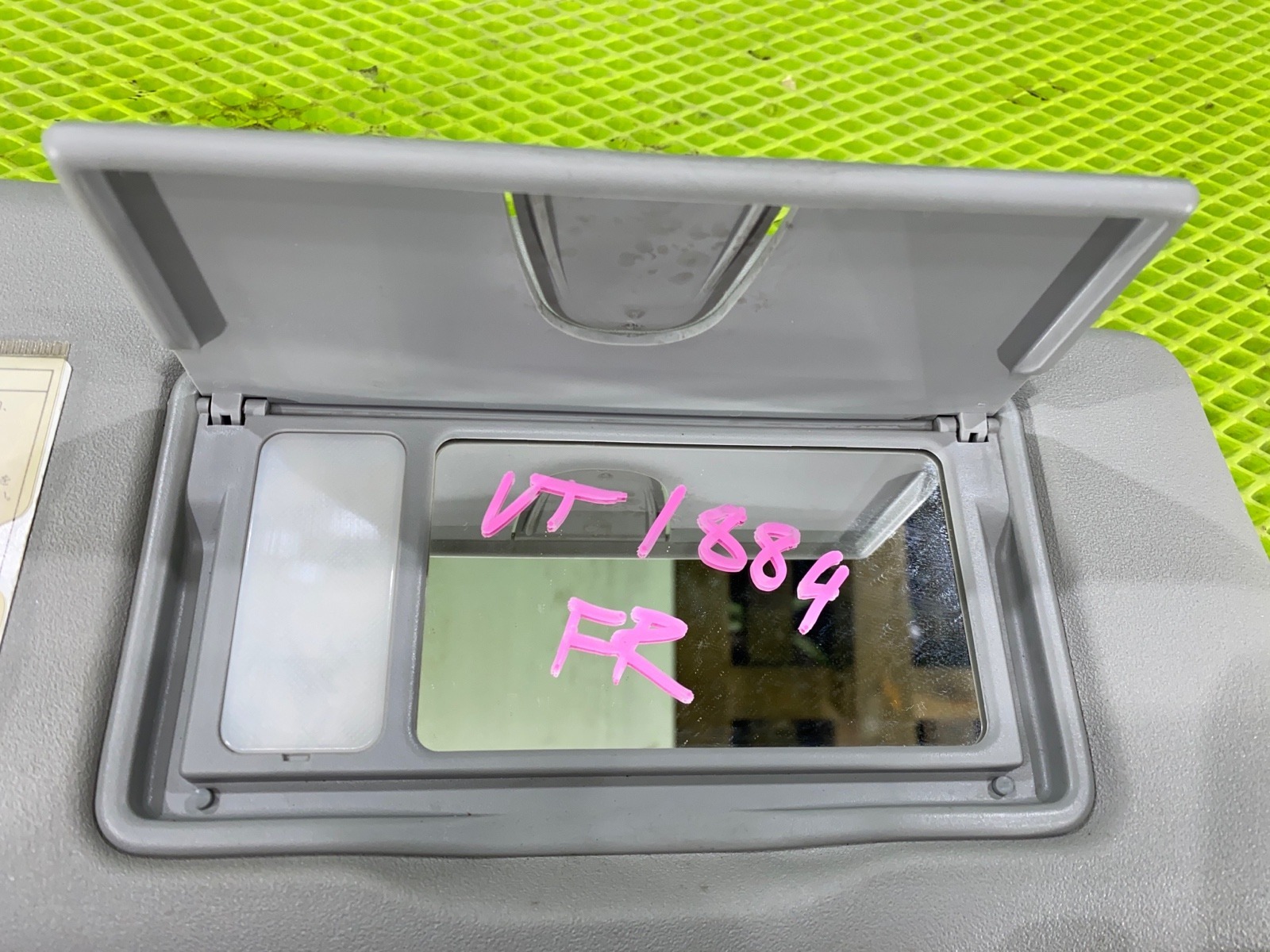 Козырек солнцезащитный Escudo 2005 TD94W H27A