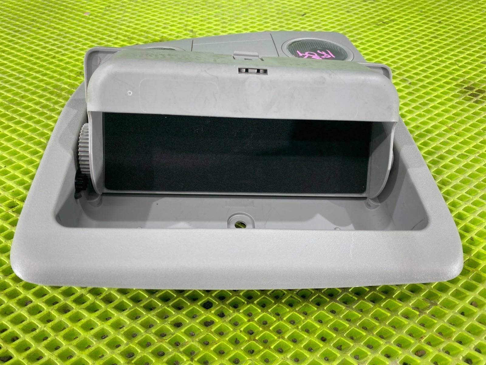 Плафон салона Escudo 2005 TD94W H27A Плафон салона Escudo 2005 TD94W H27A