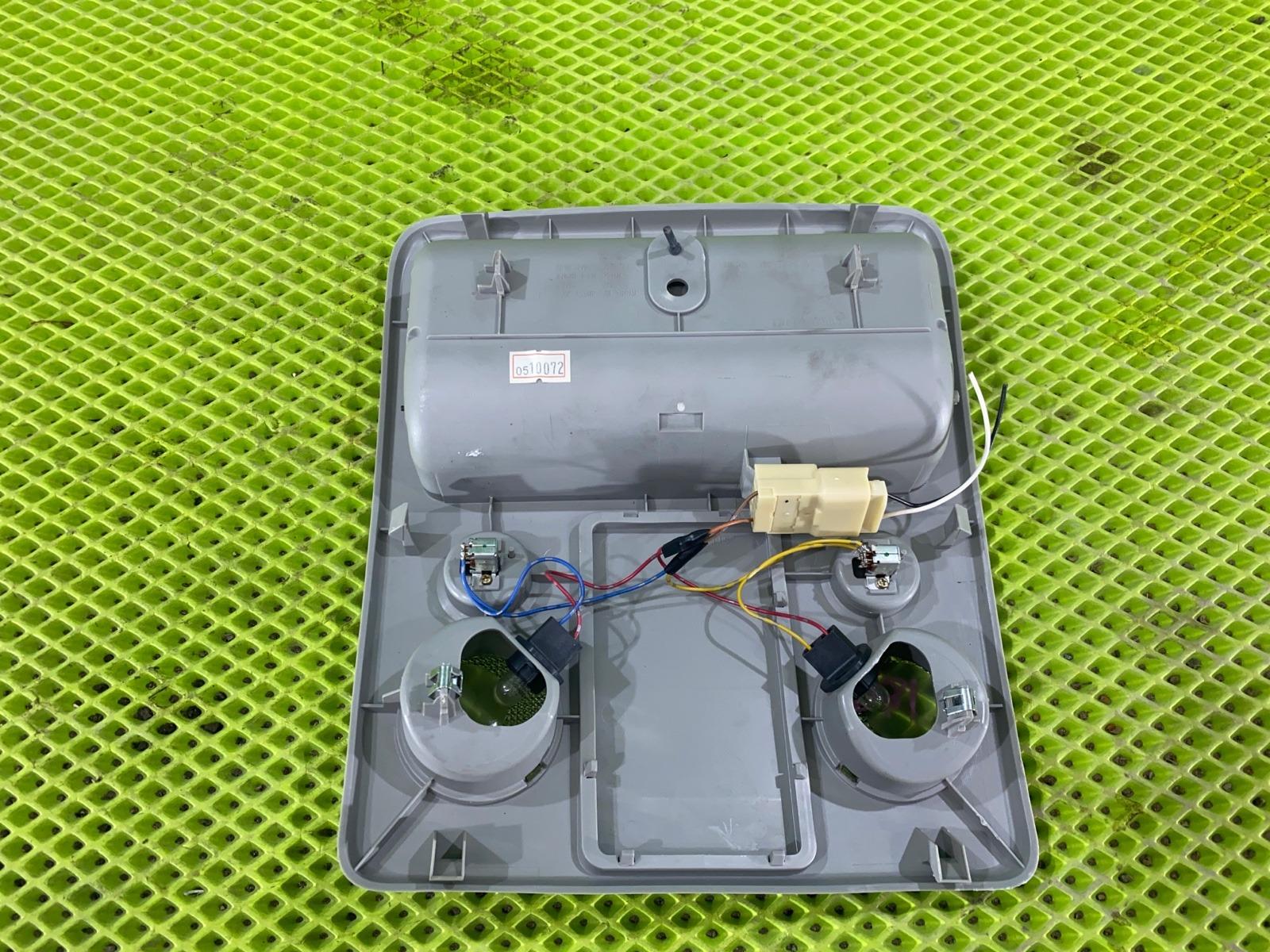 Плафон салона Escudo 2005 TD94W H27A Плафон салона Escudo 2005 TD94W H27A