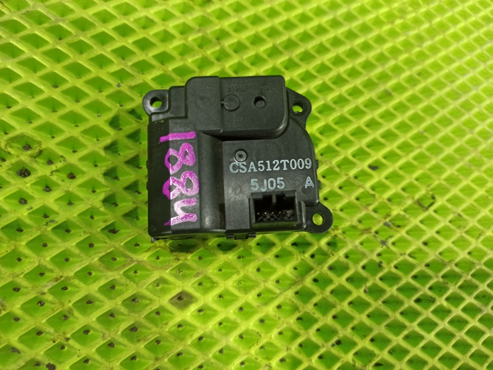 Запчасть сервопривод заслонок печки Suzuki Escudo 2005 TD94W H27A 9565164J01 контрактная Сервопривод заслонок печки Suzuki Escudo 2005 TD94W H27A 9565164J01 контрактная