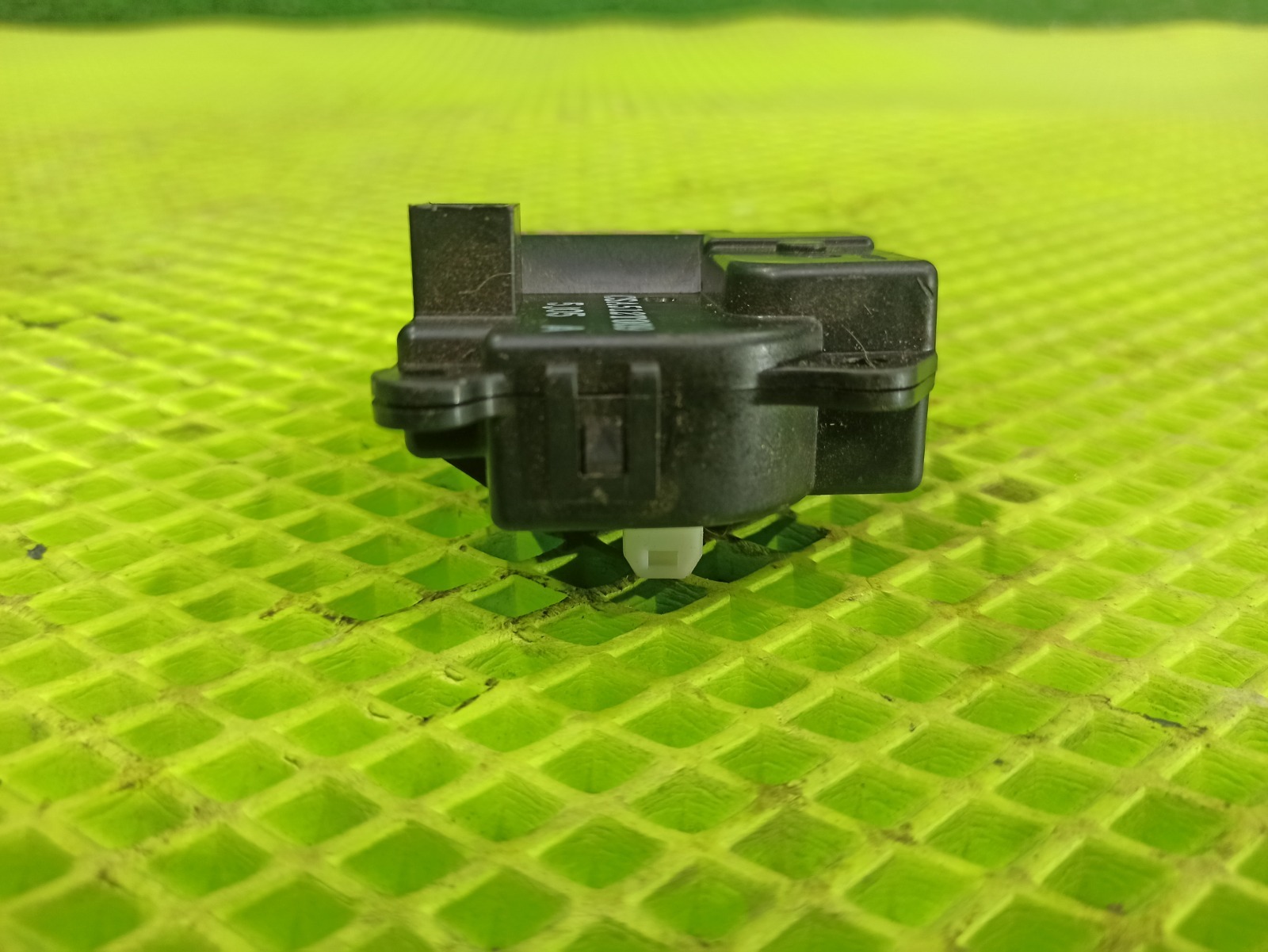 Сервопривод заслонок печки Escudo 2005 TD94W H27A Сервопривод заслонок печки Escudo 2005 TD94W H27A