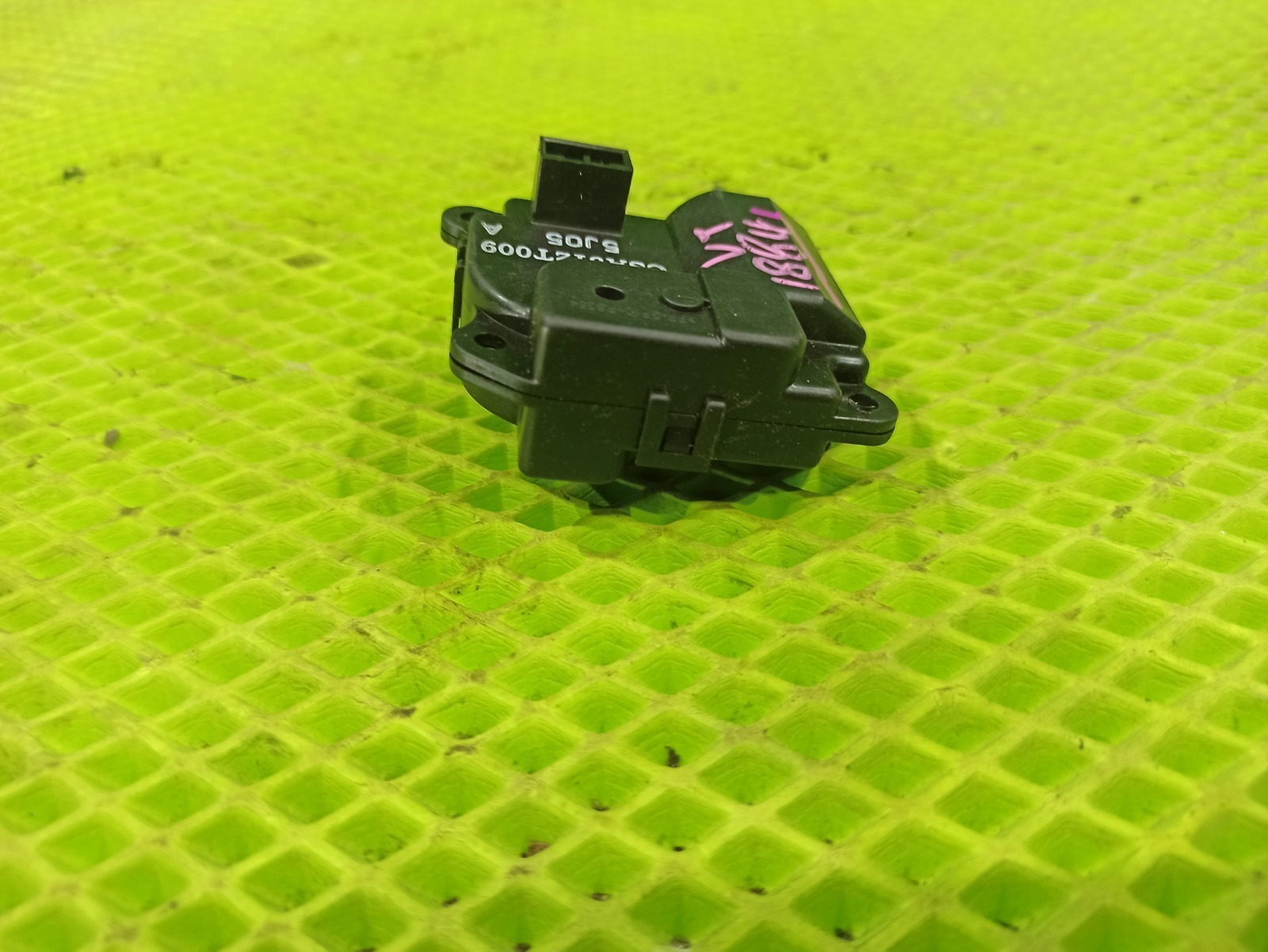 Сервопривод заслонок печки Escudo 2005 TD94W H27A Сервопривод заслонок печки Escudo 2005 TD94W H27A