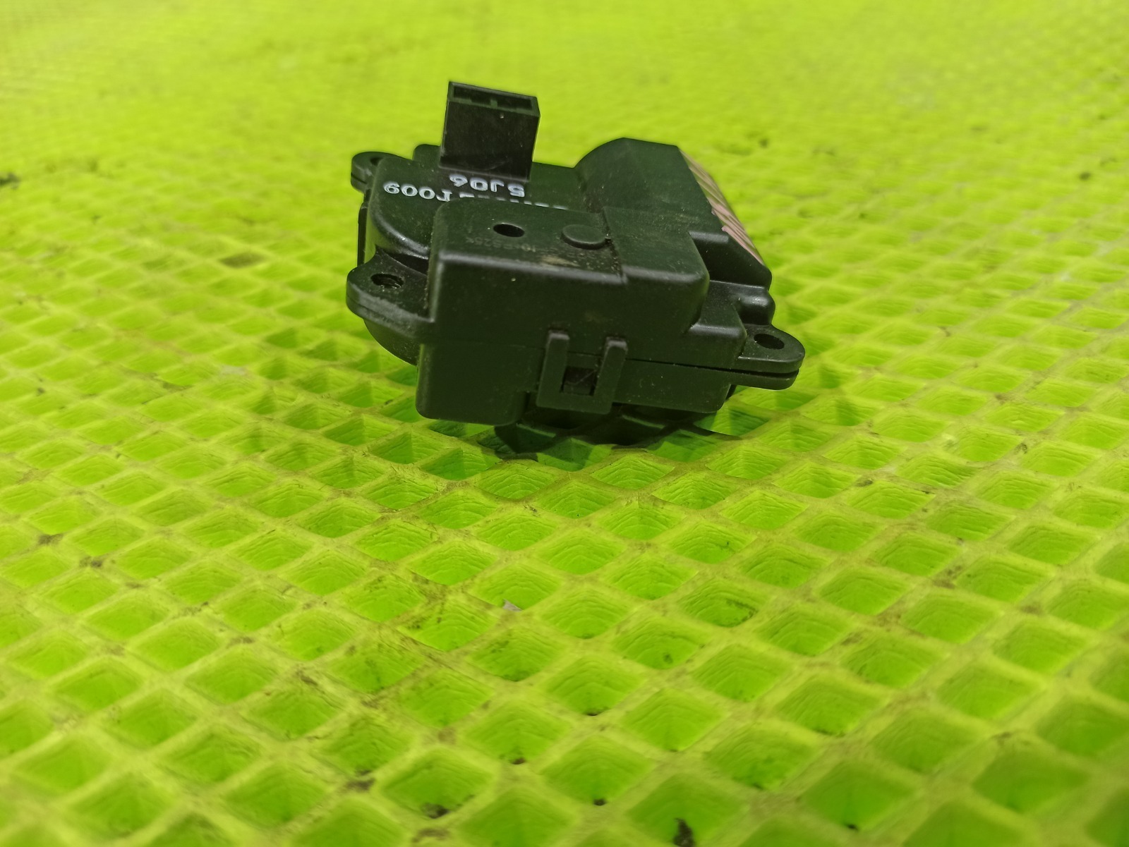 Сервопривод заслонок печки Escudo 2005 TD94W H27A Сервопривод заслонок печки Escudo 2005 TD94W H27A