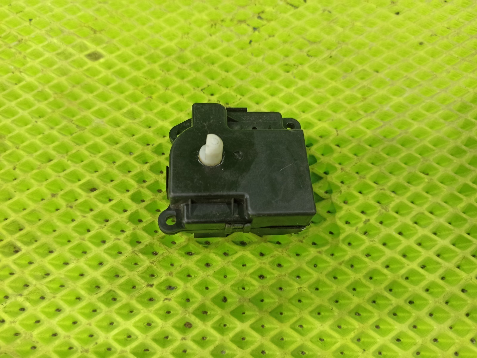 Сервопривод заслонок печки Escudo 2005 TD94W H27A Сервопривод заслонок печки Escudo 2005 TD94W H27A