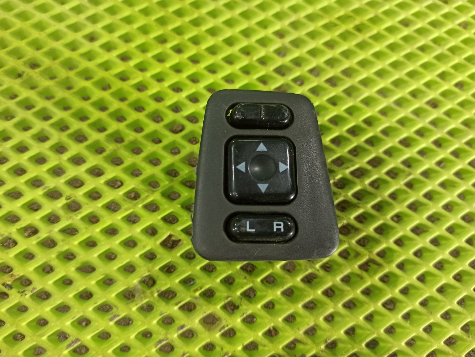 Запчасть блок управления зеркалами Subaru Forester 2001 SF5 EJ205 83061AE000 контрактная Блок управления зеркалами Subaru Forester 2001 SF5 EJ205 83061AE000 контрактная