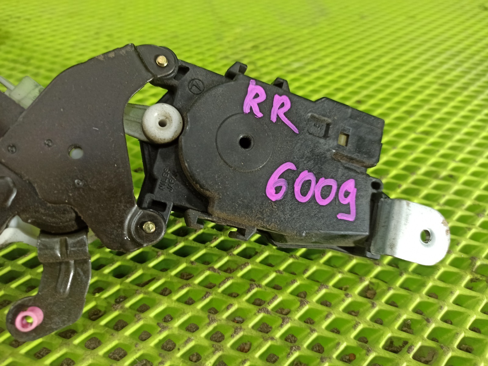 Замок боковой двери задний правый Forester 2001 SF5 EJ205