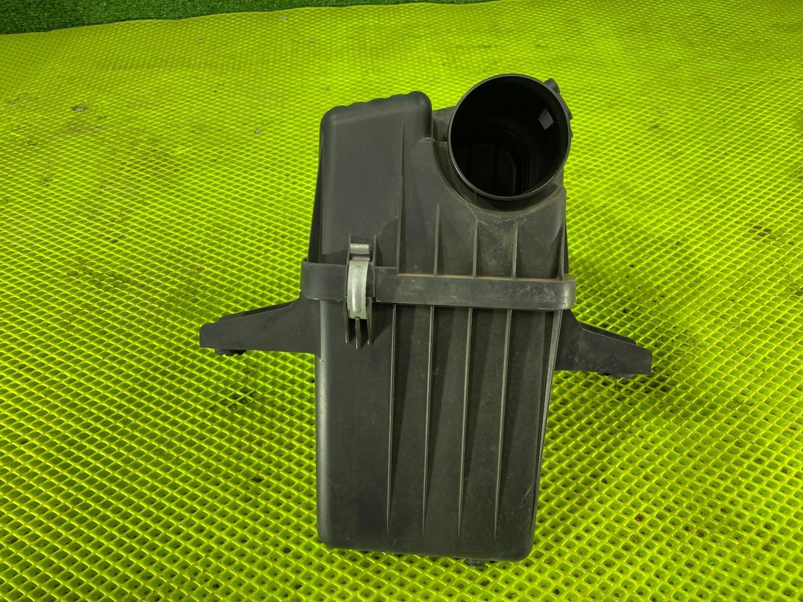 Корпус воздушного фильтра Suzuki Escudo TD94W H27A