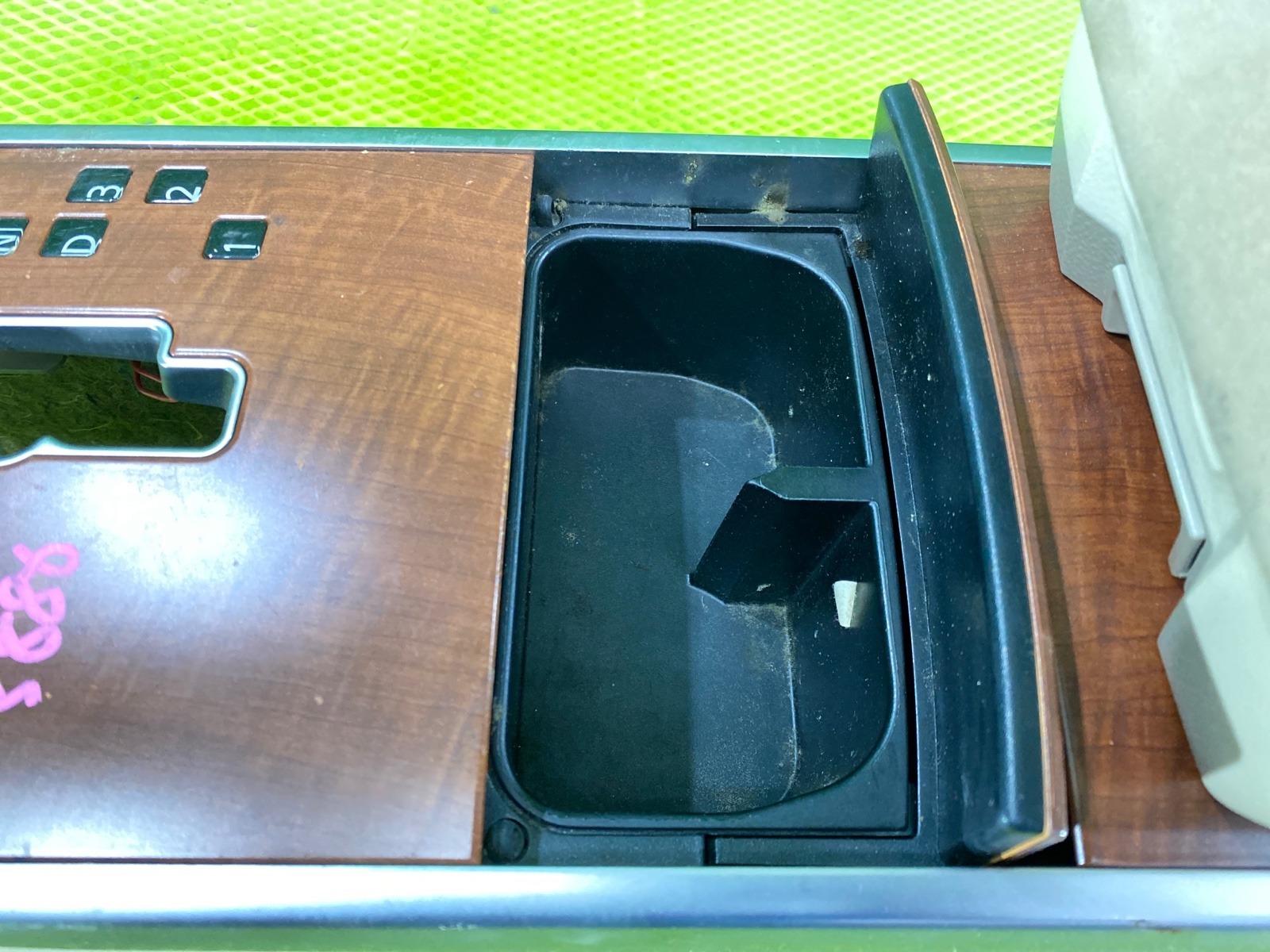 Подлокотник Nissan Teana J31 VQ23DE