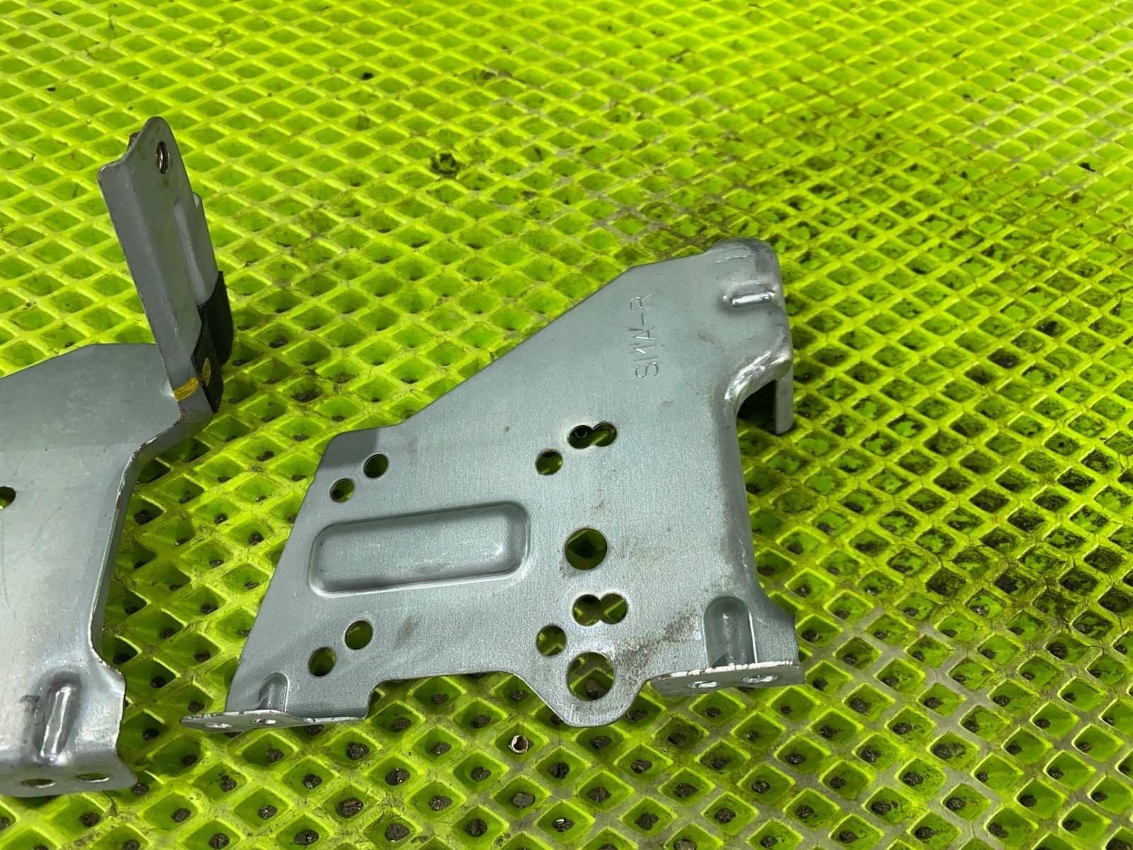 Крепление магнитофона Stream 2011 RN8 R20A