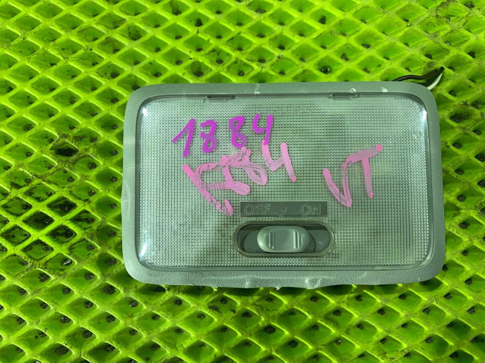 Плафон салона Escudo 2005 TD94W H27A Плафон салона Escudo 2005 TD94W H27A