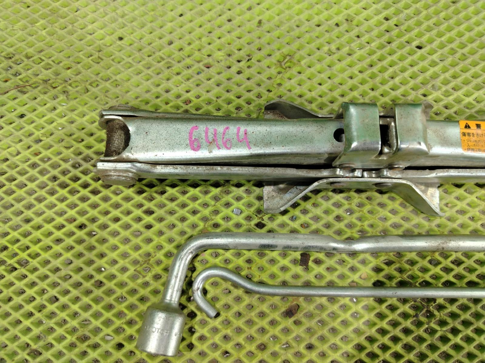 Домкрат Cedric 1995 HY33 VQ30DE
