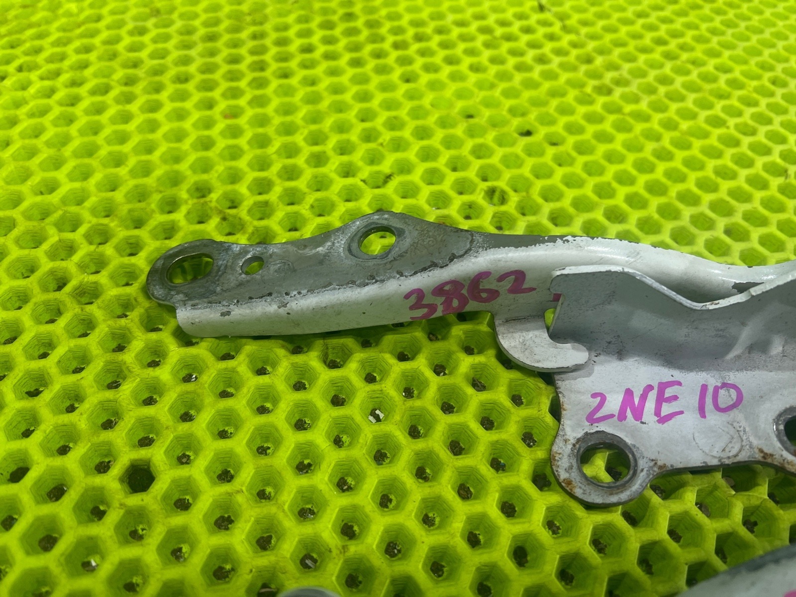 Петли капота Wish 2008 ZNE10 1ZZ-FE