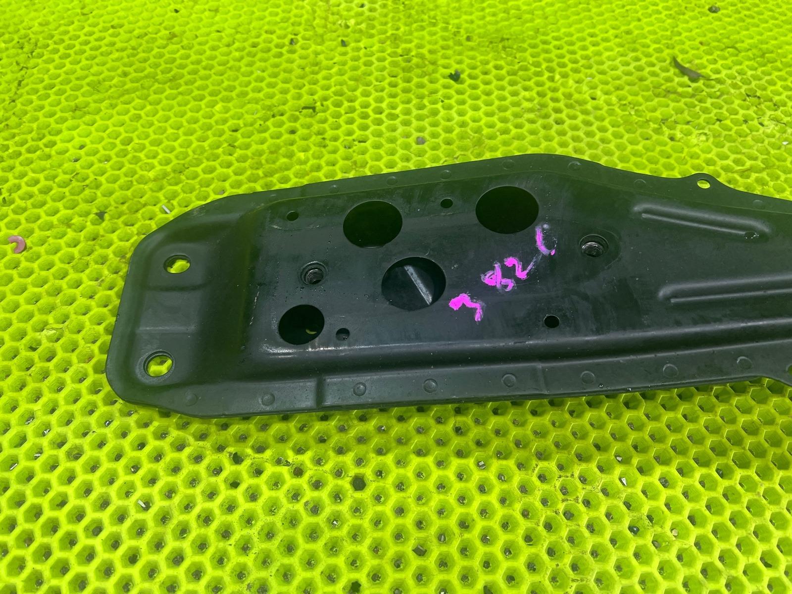 Балка продольная под ДВС Wish 2008 ZNE10 1ZZ-FE