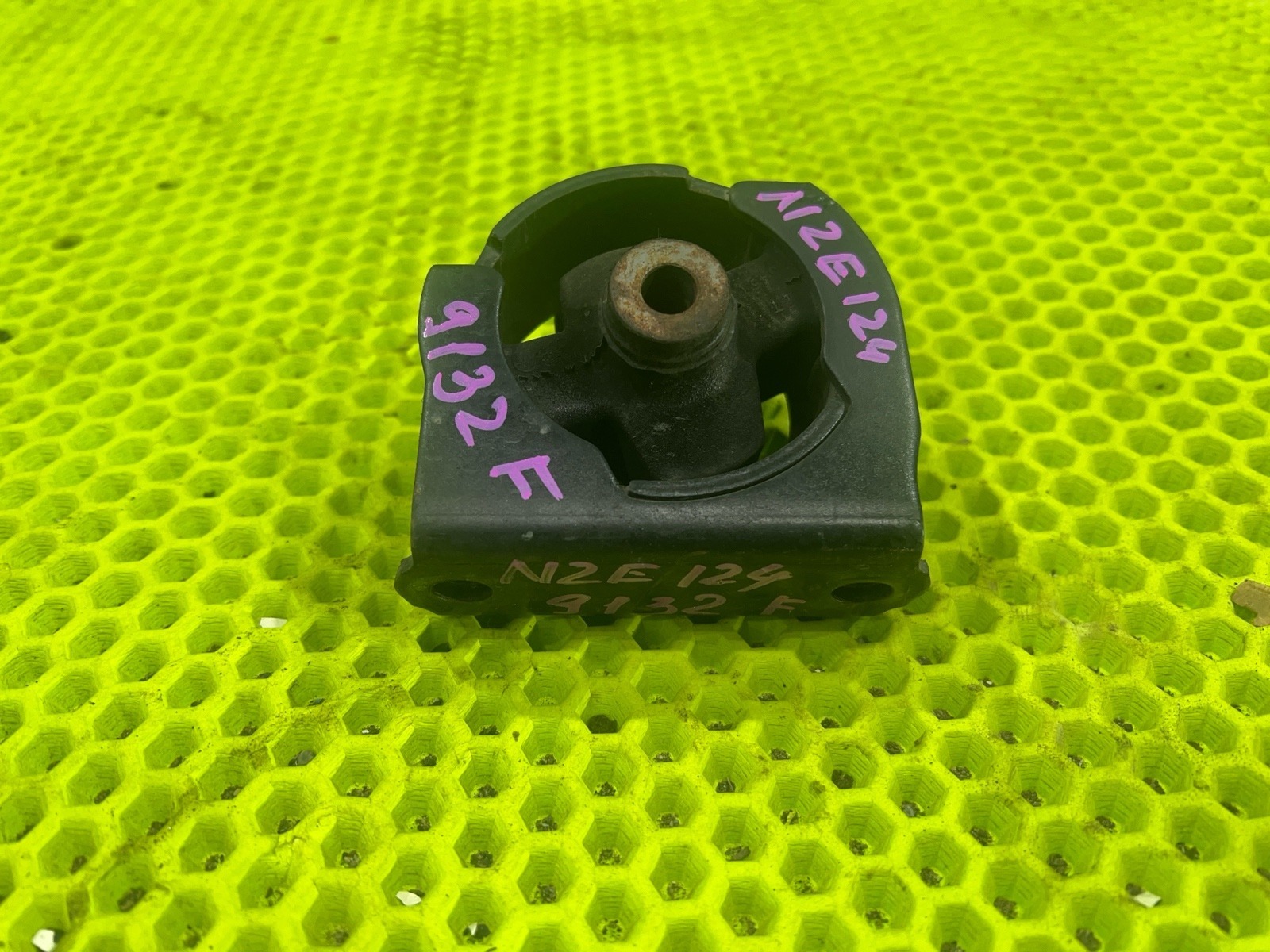 Подушка двигателя передняя Corolla Runx 2003 NZE124 1NZ-FE