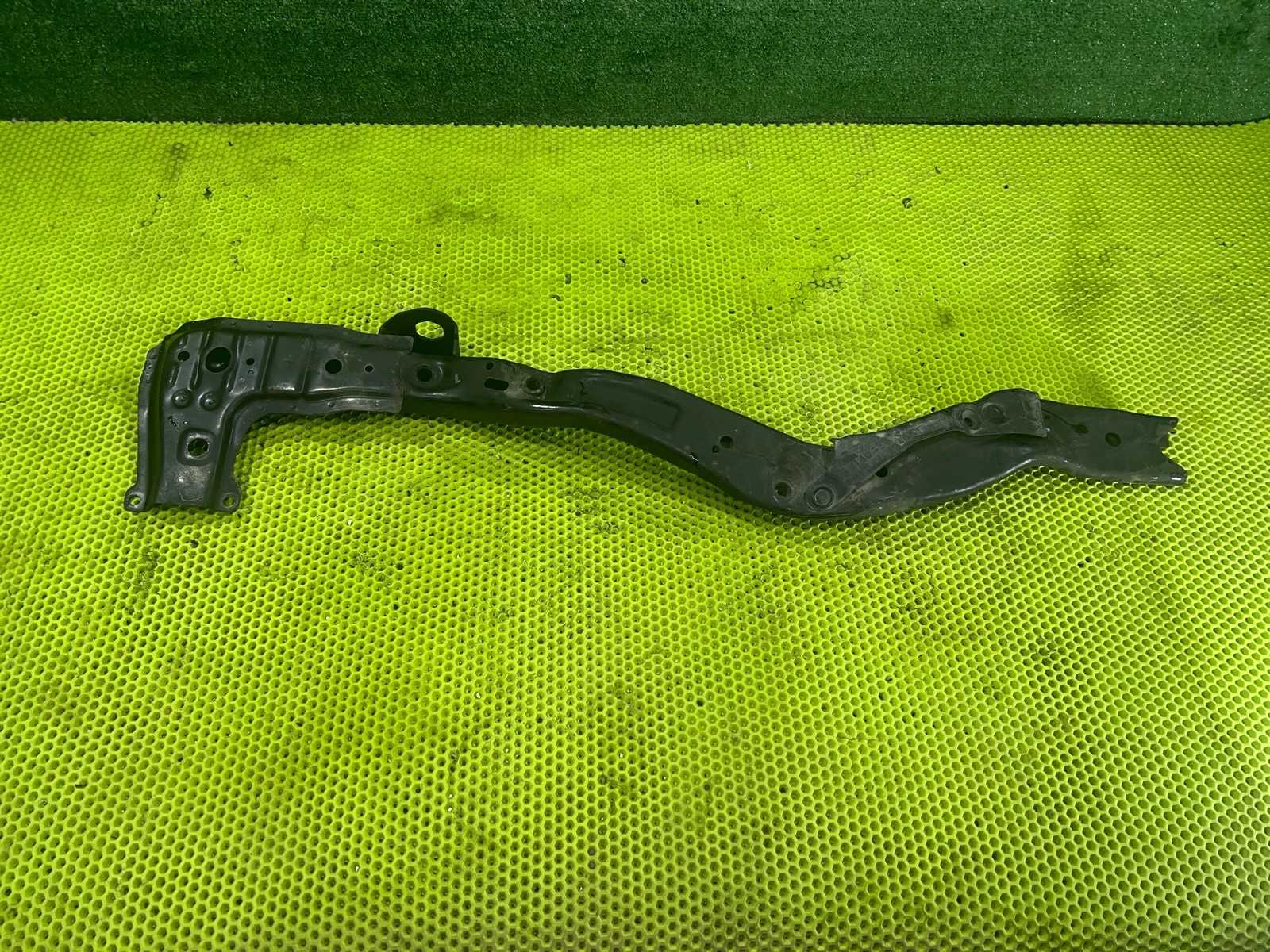 Балка подвески передняя левая Forester 2002 SG5 EJ205