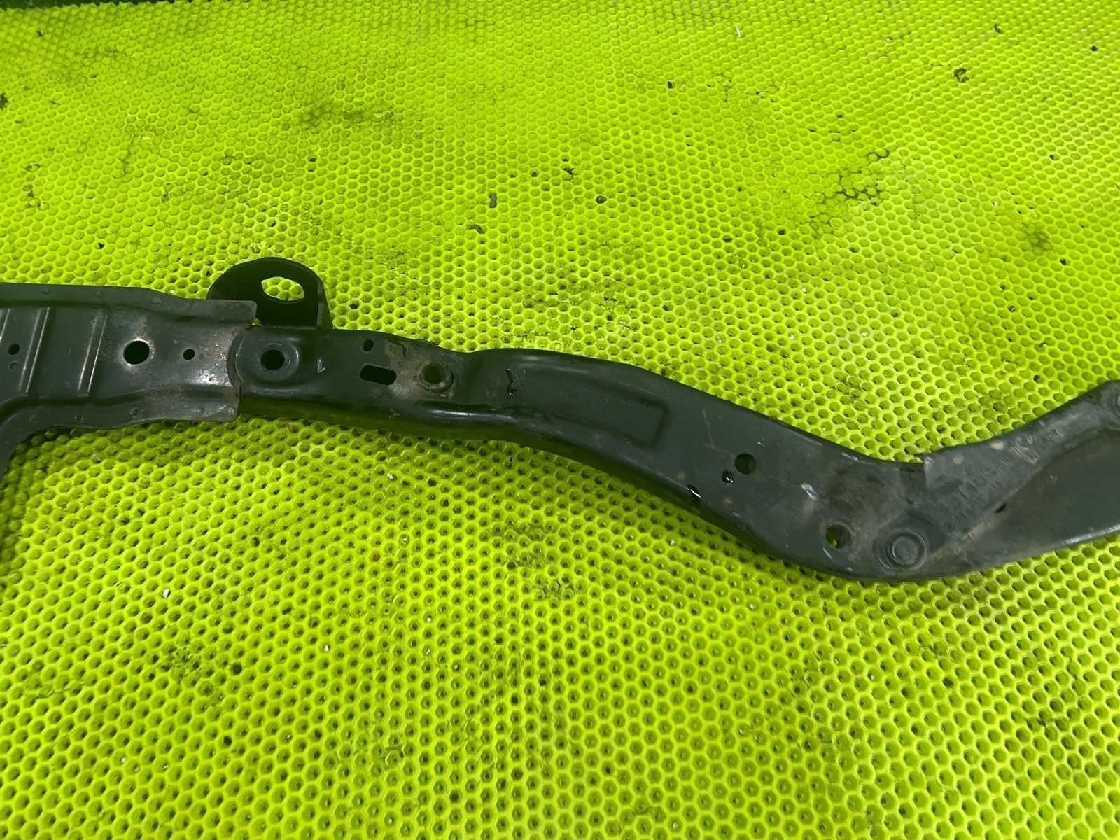 Балка подвески передняя левая Forester 2002 SG5 EJ205